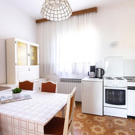 Apartments Lonzor I Selce Buitenkant foto