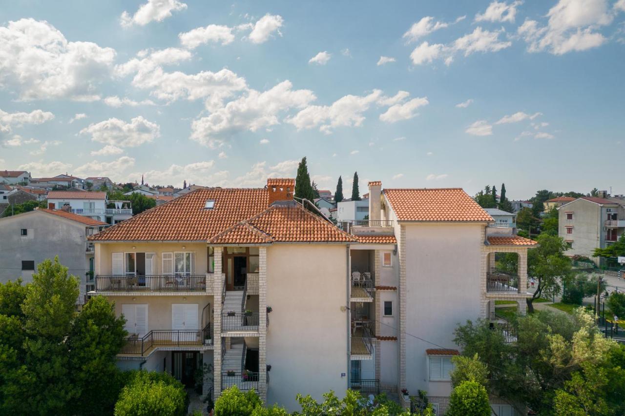 Apartments Lonzor I Selce Buitenkant foto