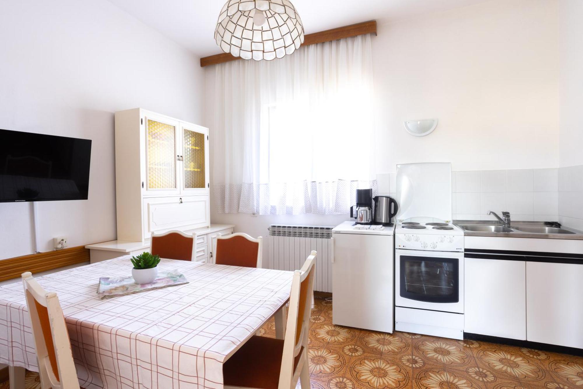 Apartments Lonzor I Selce Buitenkant foto